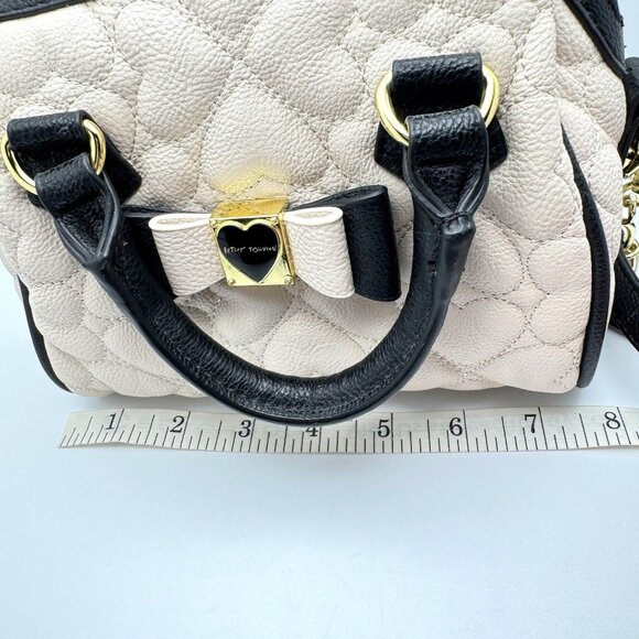 Betsey Johnson Quilted Heart Crossbody Bag Bow Gold-Tone Hardware Beige Black - Picture 3 of 16